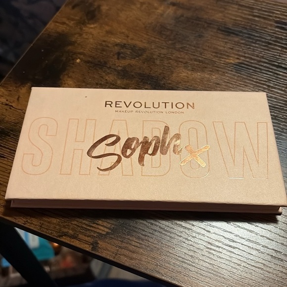 Makeup Revolution Sophx Palette - Picture 2 of 4